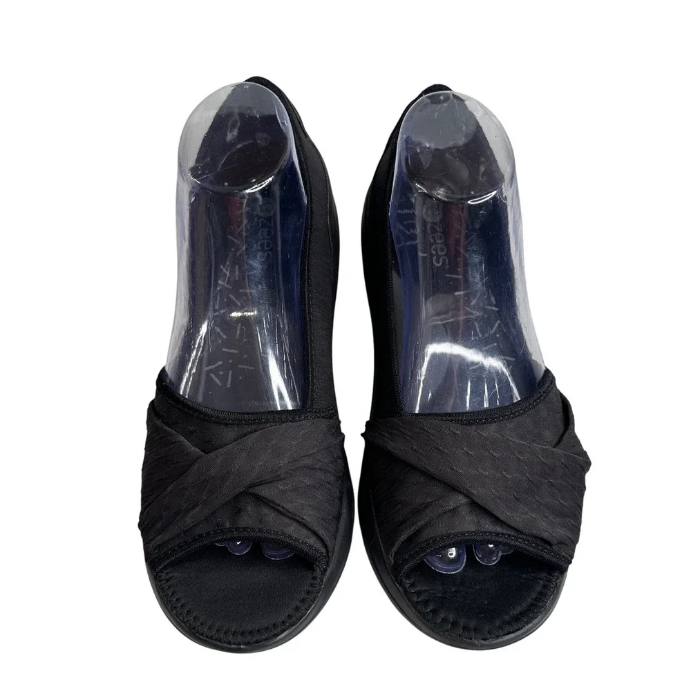 Bzees Remix Women's Black Stretch Peep Toe Wedge‎ Sandals Size 10M Casual